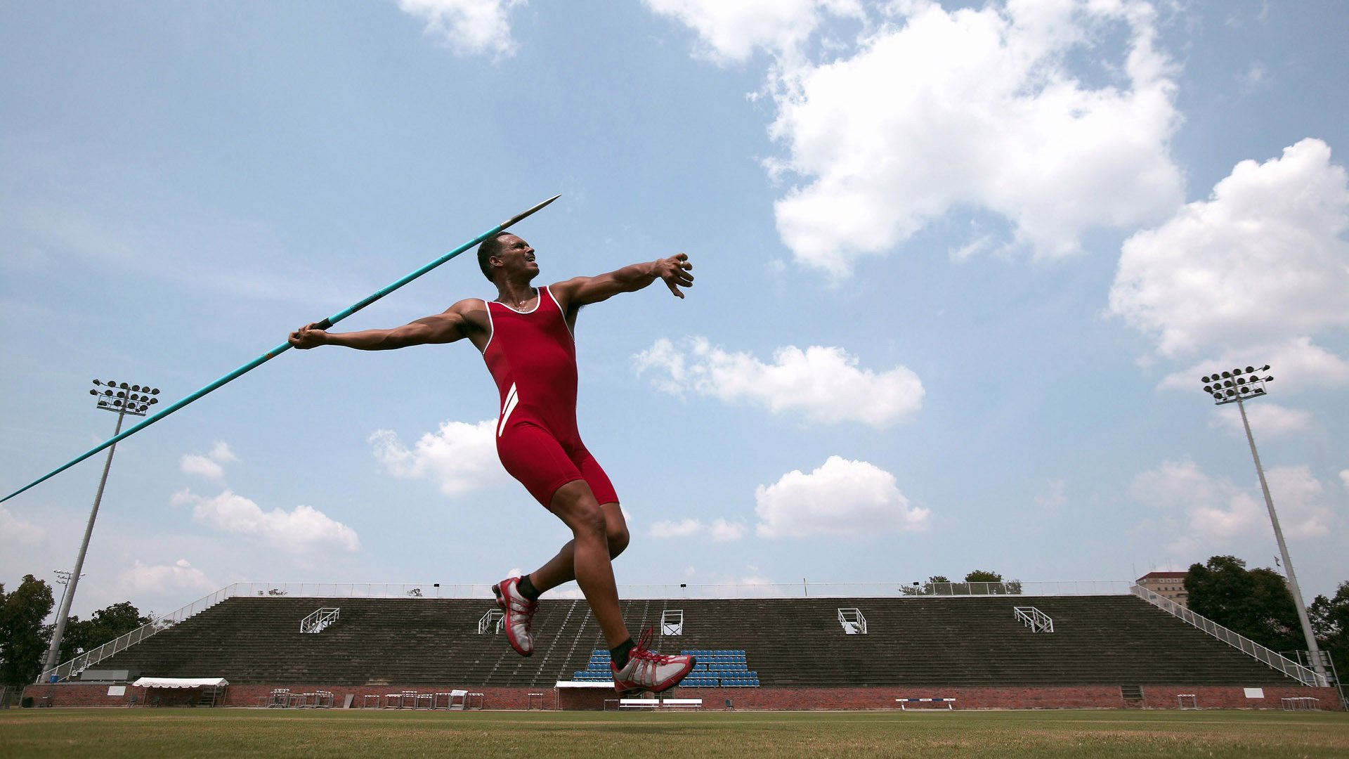 LEYU SPORTS中国官方网站-高尔在橄榄球冠军锦标赛的稳定发挥，赢得主场观众的喝彩，橄榄球和高尔夫一样吗
