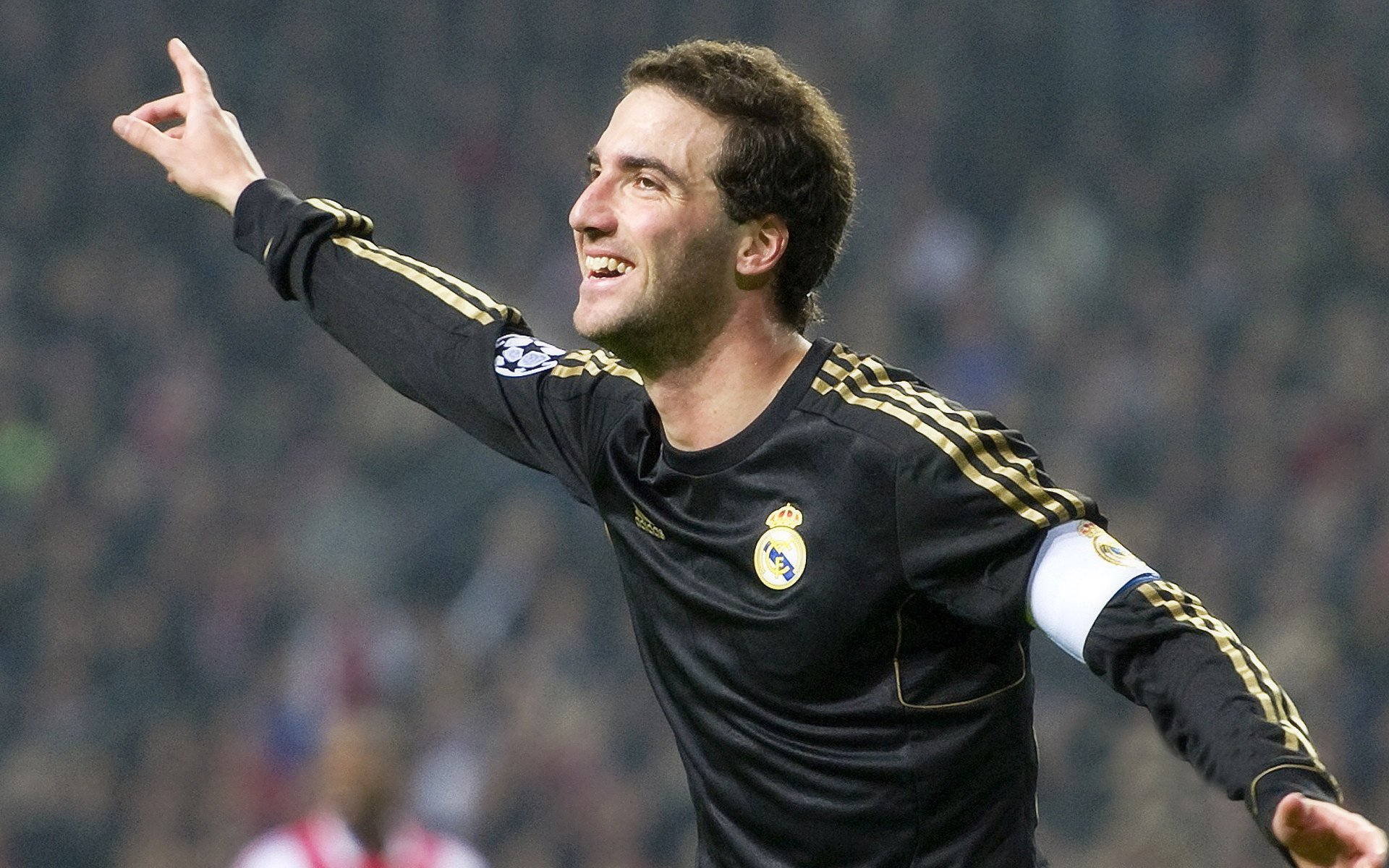 梅西将参加美职联生死战，他在美职联的表现继续受到关注，梅西亮相