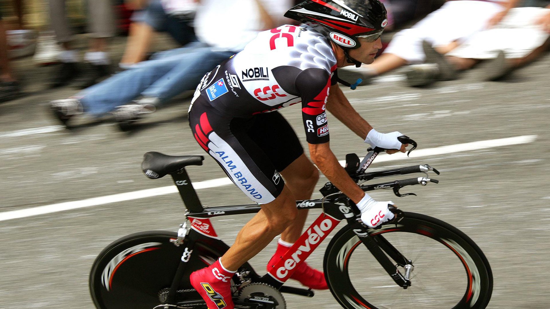 球队在欧洲杯中对球场纪律的执行力被称道,足球队欧洲